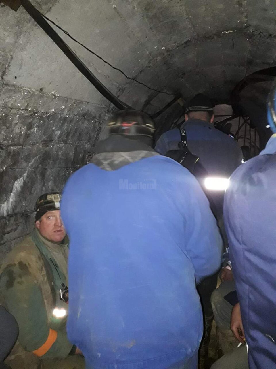 Minerii de la Crucea s-au blocat în subteran și cer să le fie plătite salariile restante, dar și suplimentul alimentar antidot pe care nu l-au mai încasat de un an de zile