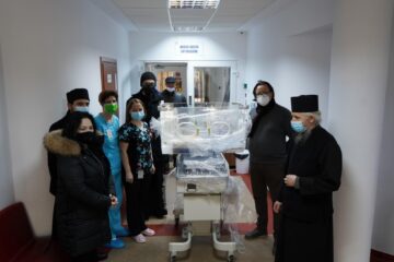 Arhiepiscopia Sucevei a donat un incubator Secției de Neonatologie a Spitalului Municipal Rădăuți
