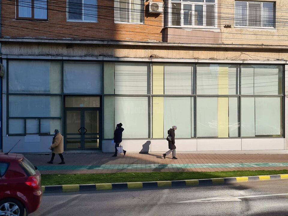 Spațiul fostului sediu Banca Românească din centrul Sucevei, care va fi cedat temporar, gratuit, Consiliului Județean, afectat de incendiul de la Palatul Administrativ