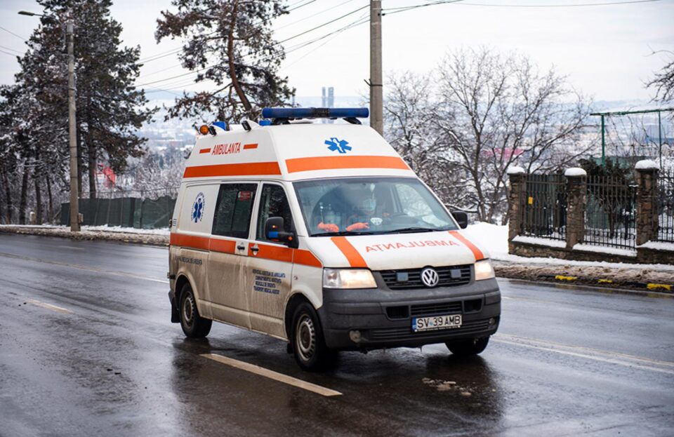 Copilașul a fost transferat la spital la Iași