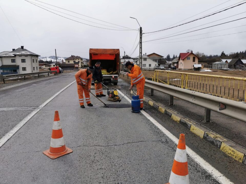 Reparații DN 17, la Podu Coșnei