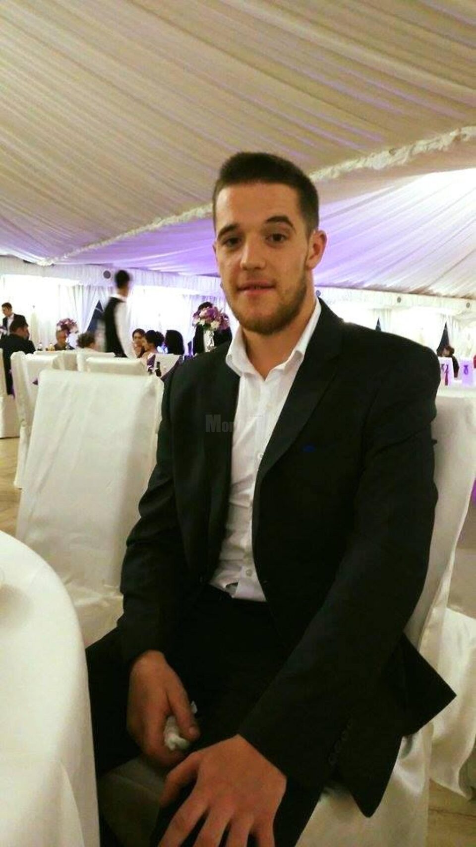 Un tânăr de 24 de ani a murit după ce a fost acroșat de o locomotivă