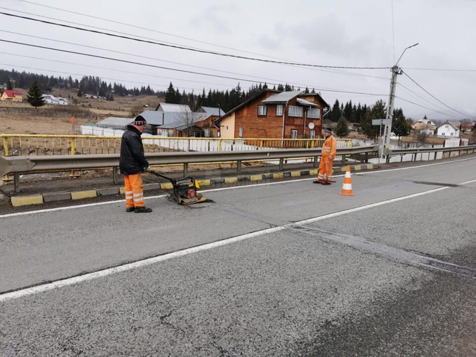 Reparații DN 17, la Podu Coșnei