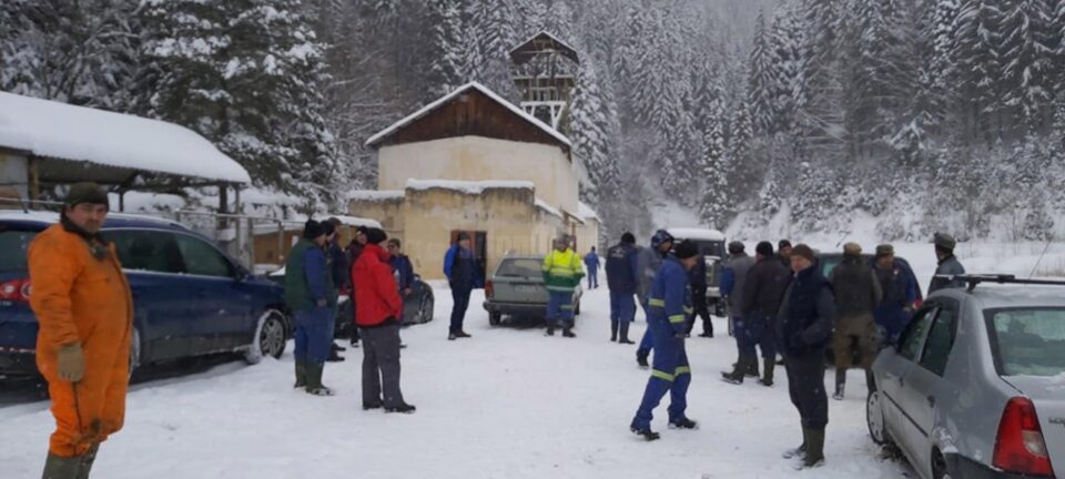 Minerii de la Crucea nu renunță la proteste, deși au început să primească salariile restante