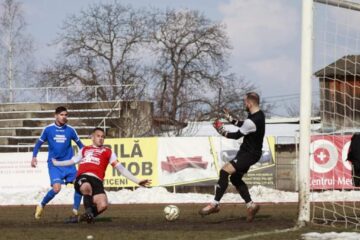 Marco Enciu înscrie golul al doilea pentru Șomuz. Foto Codrin Anton (FotoSport)