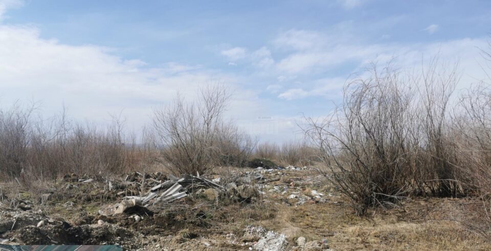 Primăria Forăști, amendată cu 15.000 de lei pentru gunoaie aruncate pe câmp