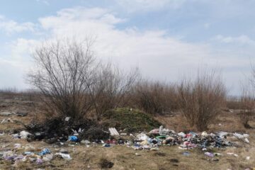 Primăria Forăști, amendată cu 15.000 de lei pentru gunoaie aruncate pe câmp