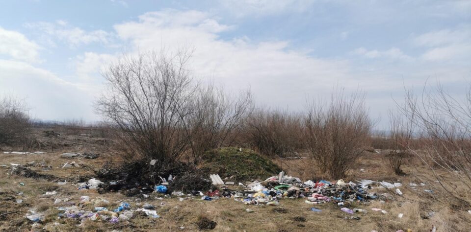 Primăria Forăști, amendată cu 15.000 de lei pentru gunoaie aruncate pe câmp