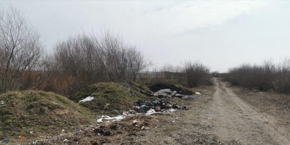 Primăria Forăști, amendată cu 15.000 de lei pentru gunoaie aruncate pe câmp
