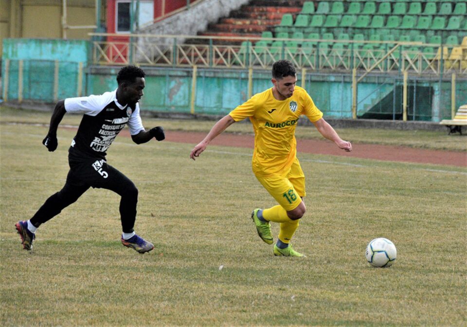 Rachid Balde, în stânga imaginii, a jucat la Vaslui singurul său meci în tricoul Șomuzului. Foto sportactual.ro Rachid Balde, în stânga imaginii, a jucat la Vaslui singurul său meci în tricoul Șomuzului. Foto sportactual.ro