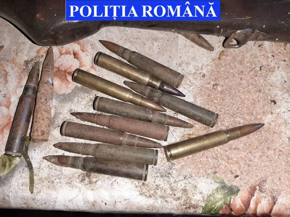 Trofee de vânătoare expuse ca la muzeu, în casa unui braconier de la Sucevița