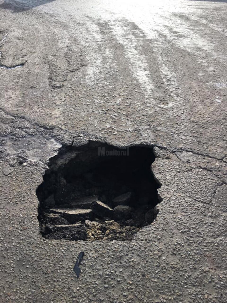 Gaura apărută pe strada Gării din Șcheia
