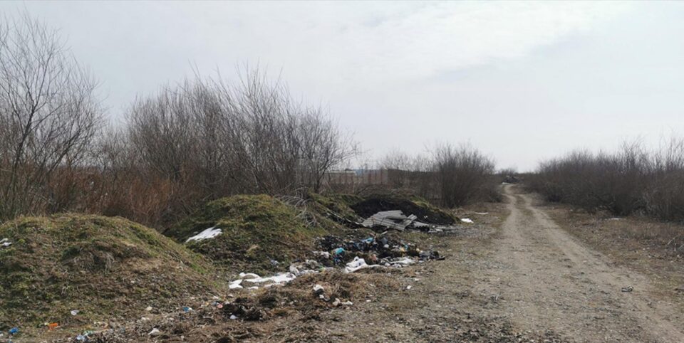 Primăria Forăști, amendată cu 15.000 de lei pentru gunoaie aruncate pe câmp