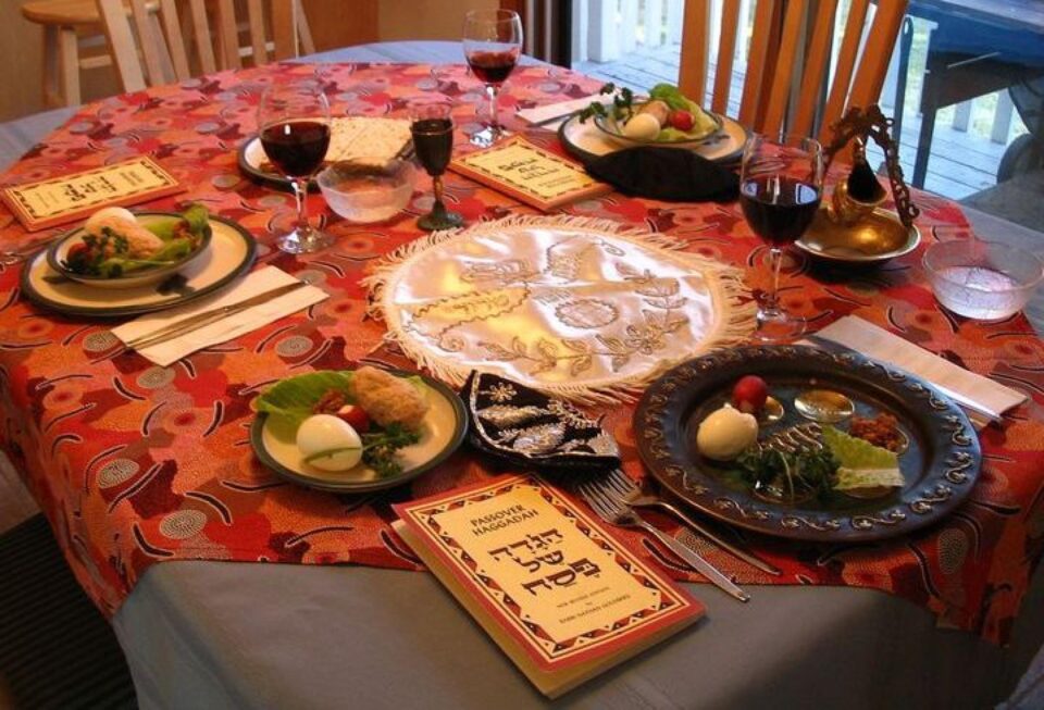 Masa de Seder - Paște Evreiesc sursa foto 2021-year.com