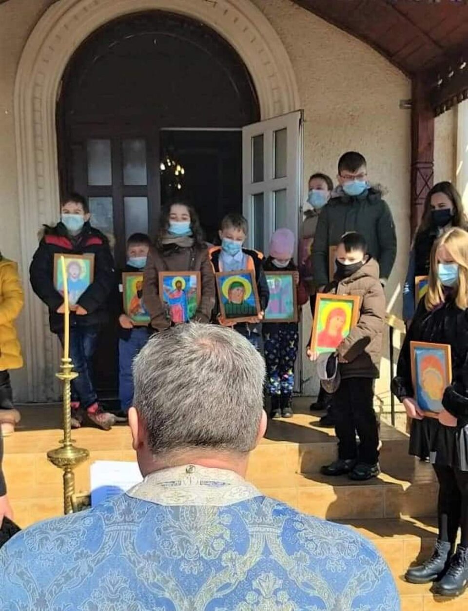 „Micii zugravi de îngeri” din programul „Școala de duminică”