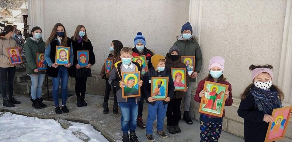 „Micii zugravi de îngeri” din programul „Școala de duminică”