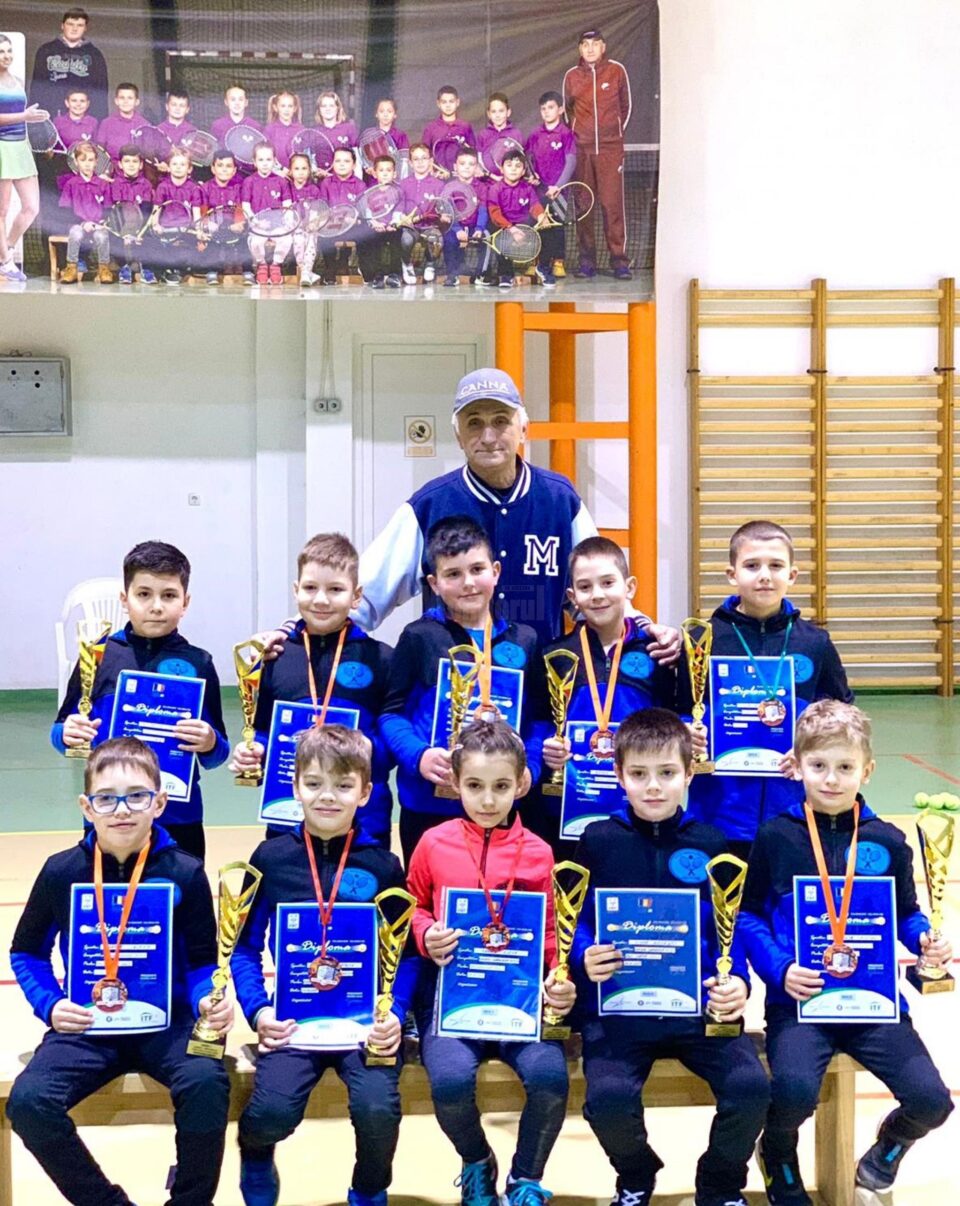 Premianții și antrenorul Marcel Dascălu