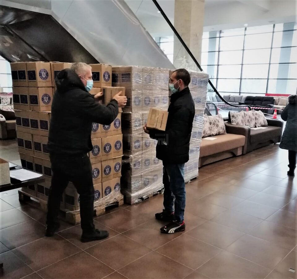 59.000 din cele 60.922 de pachete de igienă pentru persoanele defavorizate au fost distribuite 59.000 din cele 60.922 de pachete de igienă pentru persoanele defavorizate au fost distribuite