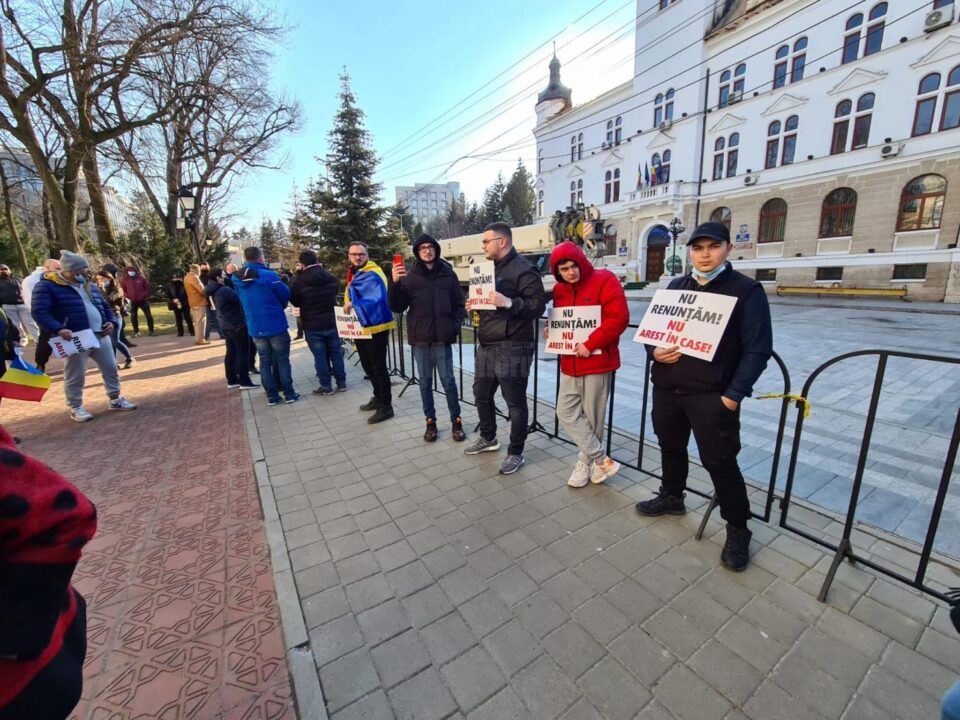 Circa 30 de persoane au protestat în Suceava împotriva restricțiilor