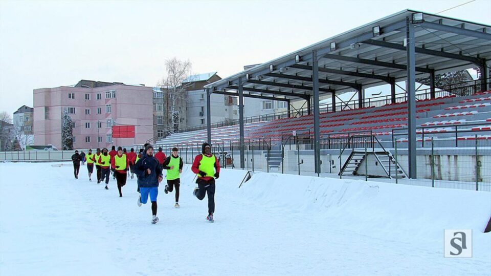 Fotbaliștii fălticeneni efectuează pregătirea de iarnă în localitate. Foto Alex Savescu Fotbaliștii fălticeneni efectuează pregătirea de iarnă în localitate. Foto Alex Savescu