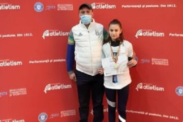 Antrenorul Cristian Prâsneac alături de Denisa Kore