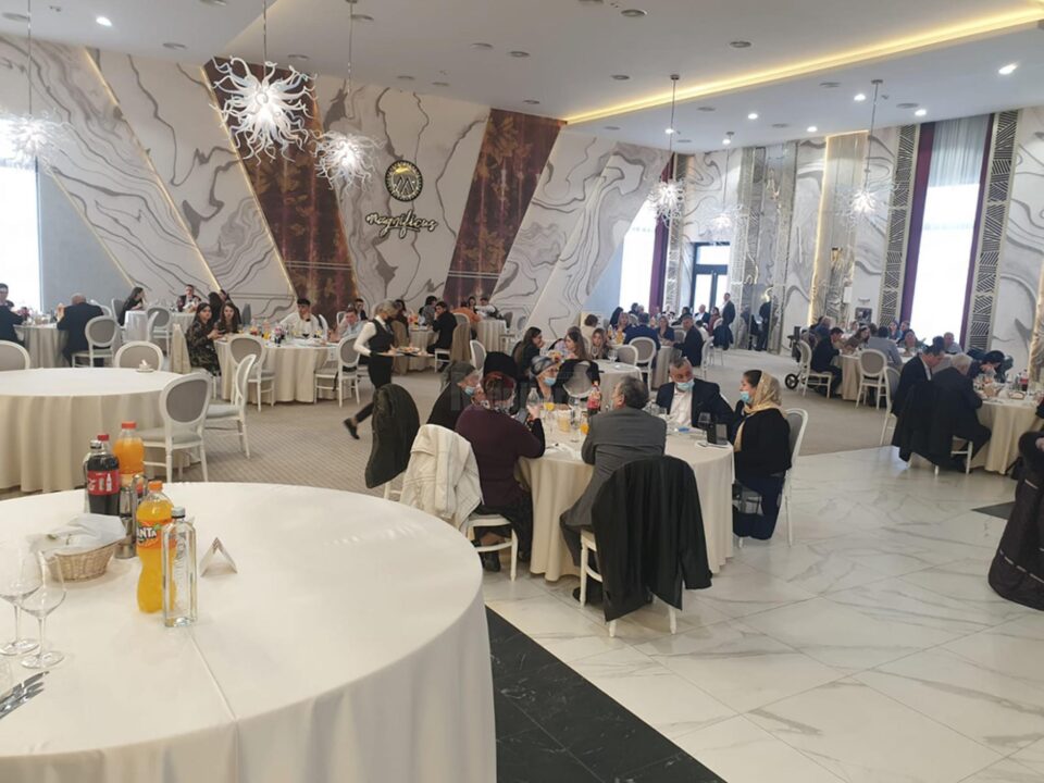 În local s-ar fi păstrat distanțarea