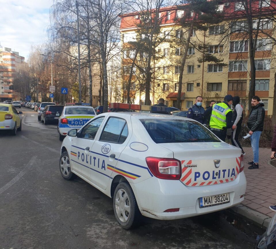 Trei tineri au încasat amenzi de 3.000 de lei, după o bătaie în fața magazinului Albina