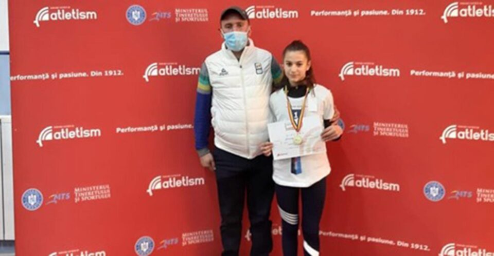 Antrenorul Cristian Prâsneac alături de Denisa Kore