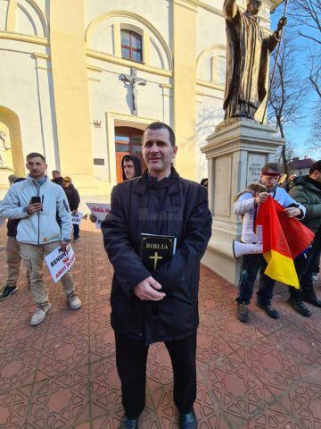 Circa 30 de persoane au protestat în Suceava împotriva restricțiilor