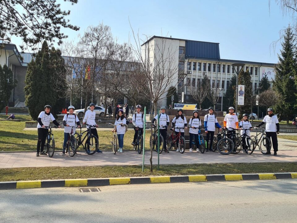 Tinerii ATOS au marcat „Marșul pentru viață!” printr-o promenadă cu bicicletele prin municipiul Suceava