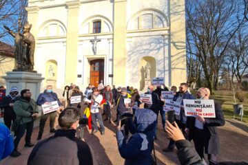 Circa 30 de persoane au protestat în Suceava împotriva restricțiilor