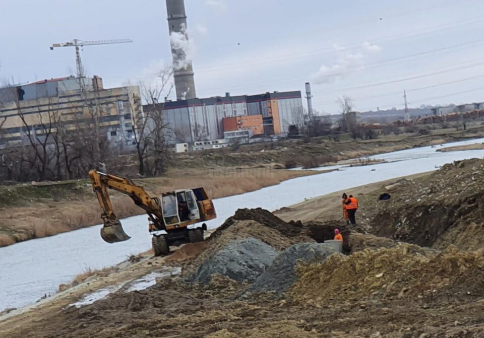 Primarul Ion Lungu a verificat stadiul lucrărilor la Ruta alternativă, unde se lucrează la trotuare și la Podul de peste Pârâul Cetății