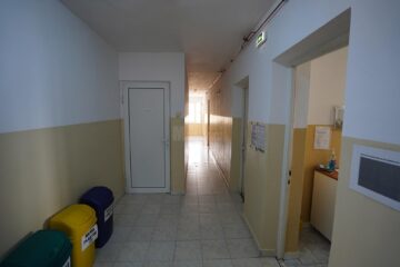 Doi doctori pensionari tratează pacienții cu Covid din Vatra Dornei, într-un pavilion care are peste 100 de ani