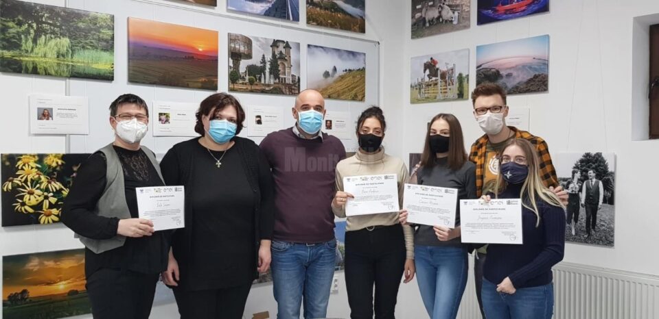 Șase studenți voluntari, premiați pentru implicarea în proiectele de dezvoltare durabilă „EduGreen” și „EN-POWER” Șase studenți voluntari, premiați pentru implicarea în proiectele de dezvoltare durabilă „EduGreen” și „EN-POWER”