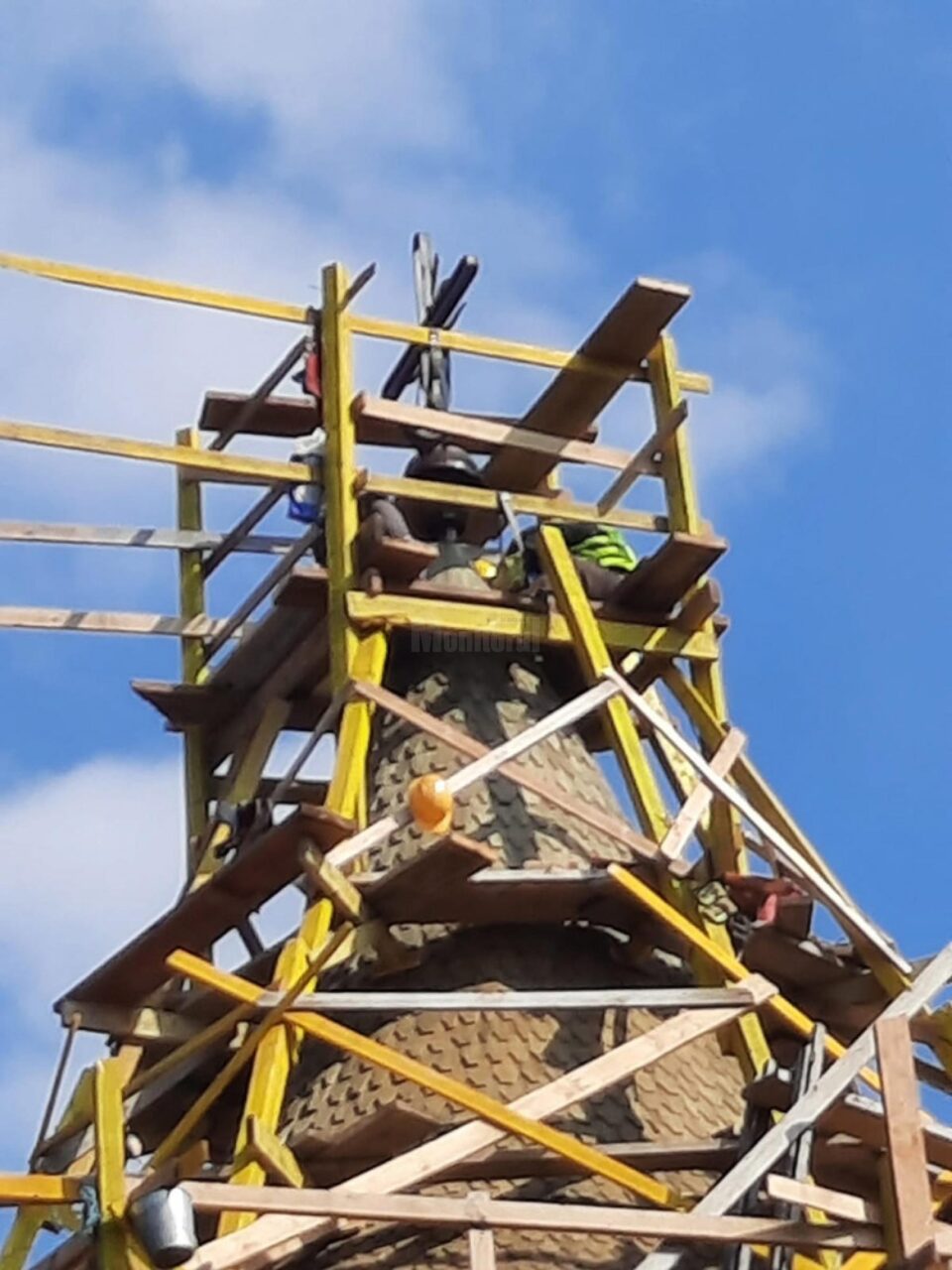 Montarea crucii