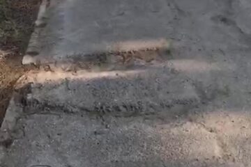 Capcane pentru biciciliști, tricicliști și pietoni, pe trotuarul de pe Calea Unirii