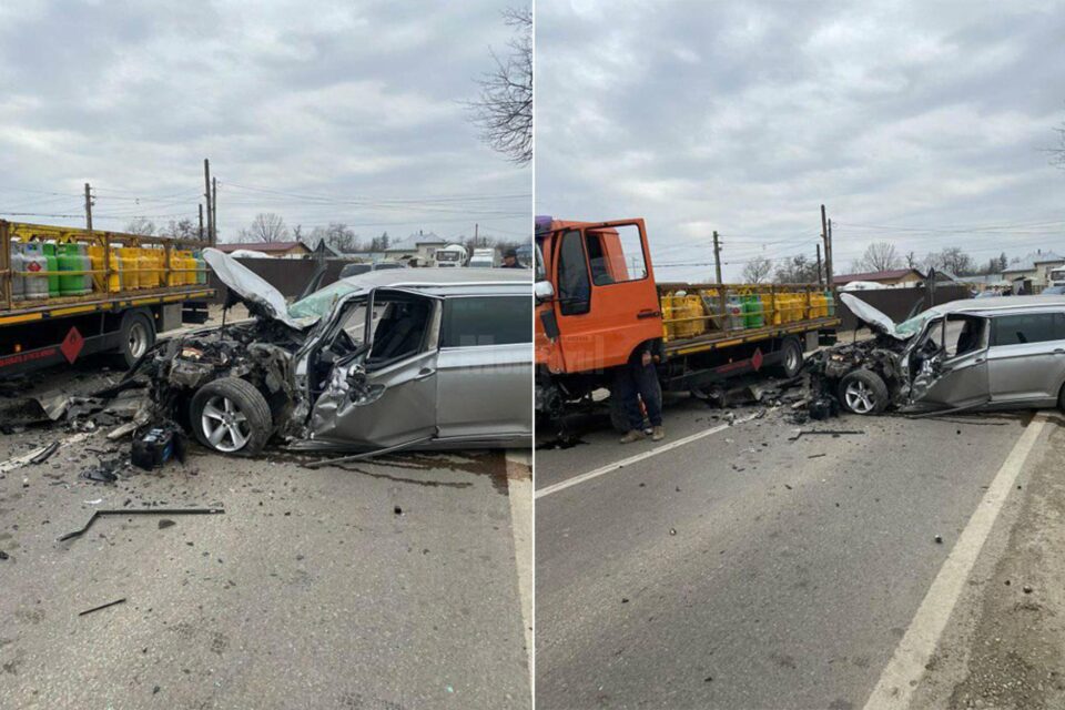 Accident între un autoturism și o autoutilitară cu butelii, la Milișăuți