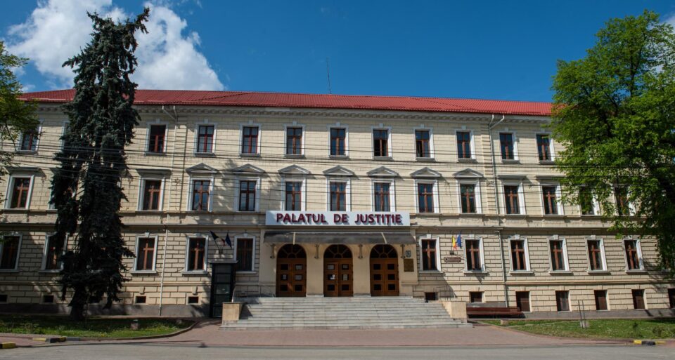 Cont fals pe Facebook pentru Curtea de Apel Suceava
