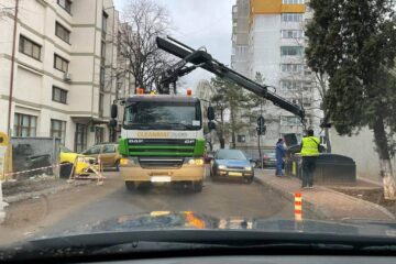 Mașina care bloca accesul la punctul de colectare a deșeurilor