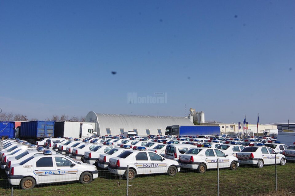 Aglomerație de mașini de poliție