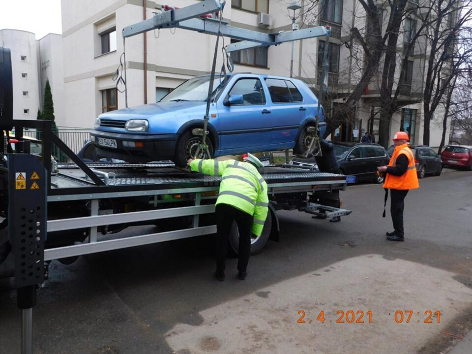 Mașina care bloca accesul la punctul de colectare a deșeurilor