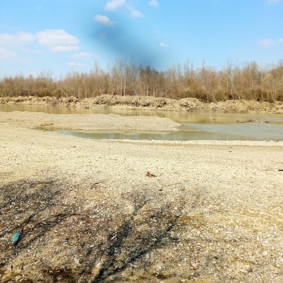 O balastieră din Frătăuții Vechi a fost amendată de comisarii Gărzii de Mediu Suceava