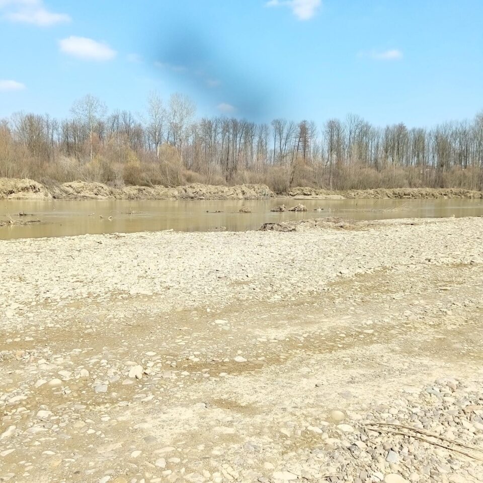 O balastieră din Frătăuții Vechi a fost amendată de comisarii Gărzii de Mediu Suceava