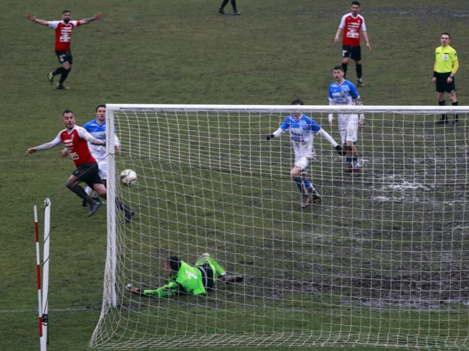 Atacantul Marco Enciu jubilează după al doilea gol înscris in poarta Științei Miroslava. Foto Codrin Anton (FotoSport)