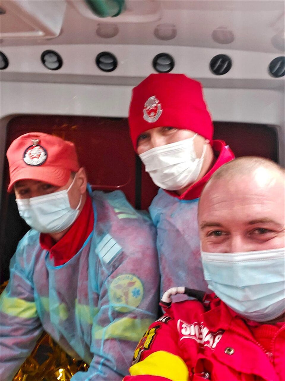 Trei pompieri ai echipajului SMURD Dolhasca au moșit nașterea unui copilaș grăbit să vină pe lume Trei pompieri ai echipajului SMURD Dolhasca au moșit nașterea unui copilaș grăbit să vină pe lume