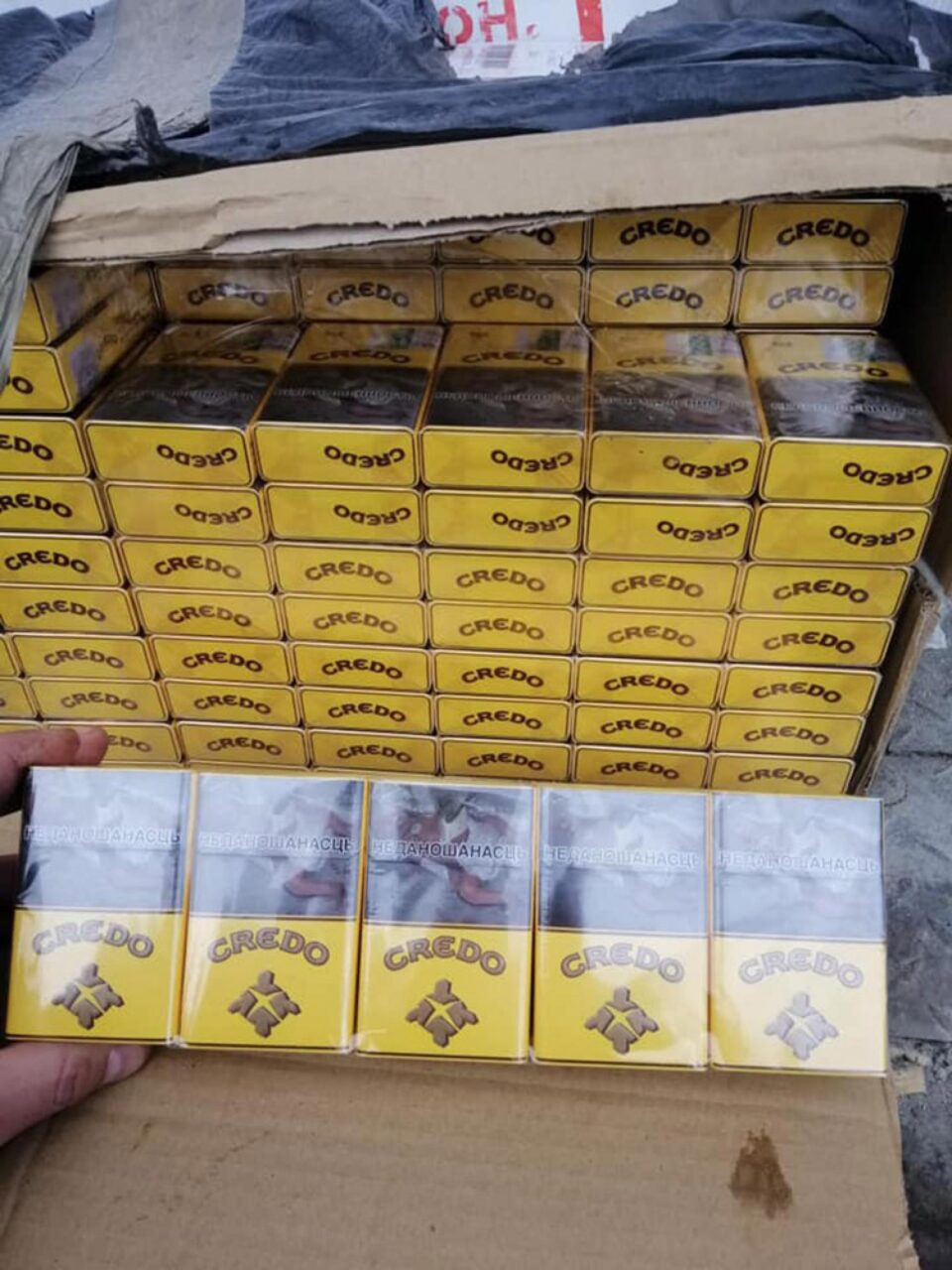 Peste 27.000 de pachete de țigări de contrabandă, destinate unui afacerist, fost vameș, confiscate în Ucraina