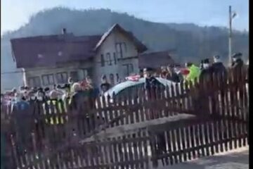 Activistul de mediu Sorin Tofan a avut nevoie de ajutorul poliției pentru a pleca de la Sadova