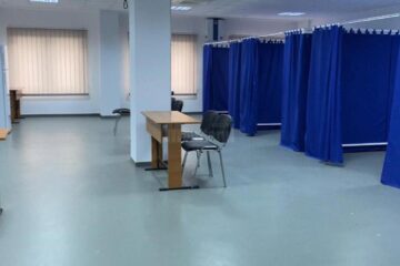 Centrul de vaccinare amenajat de municipalitate la Iulius Mall Suceava, unde se administrează vaccinul Moderna