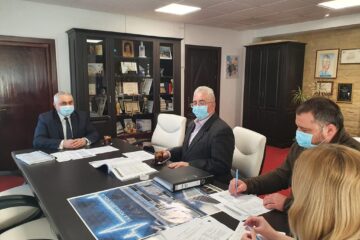 Primarul Sucevei, Ion Lungu, la discuțiile cu rectorul Universității „Ștefan cel Mare” Suceava, Valentin Popa