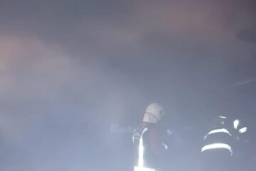 Pagube mari într-o gospodărie după un incendiu izbucnit din podul casei